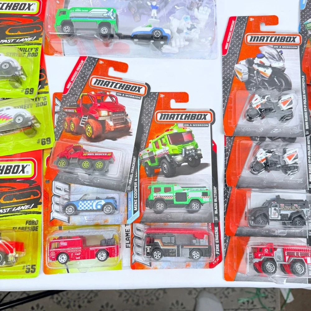 Matchbox Die-Cast Car Lot of 24On A Mission Get In The Fast Lane Hitch N Haul